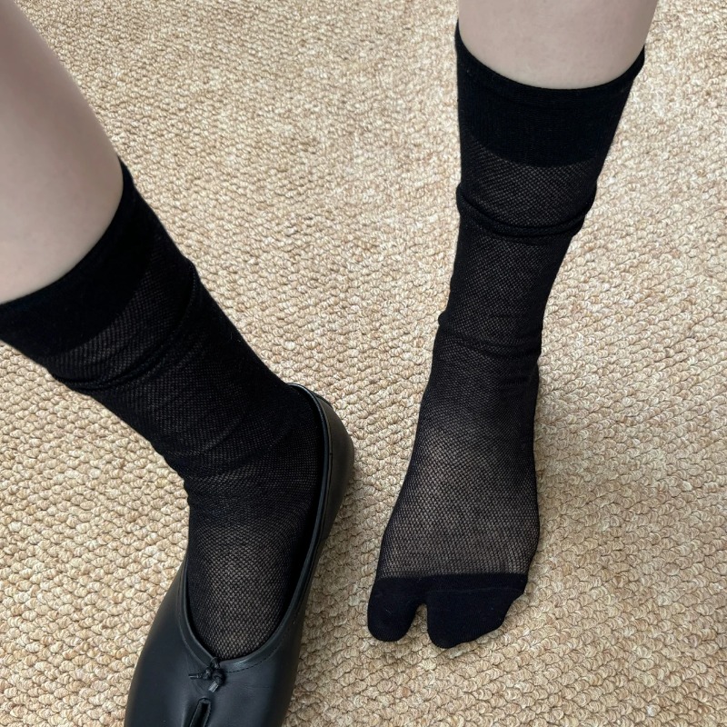 جوارب بيضاء مشقوقة الأصابع للن - مراجعة Toe Sock Split وسعره